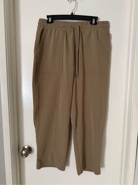 Women’s Relaxed Drawstring Pants in Tan